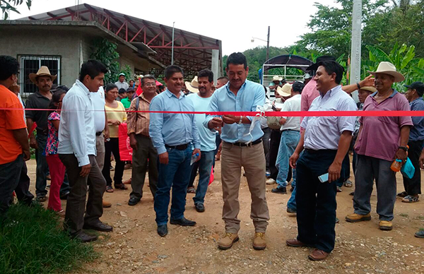 Antorcha lleva energía eléctrica a Putla Villa de Guerrero