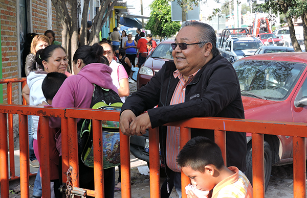 Padres de familia en La Piedad, El Marqués, levantan plantón; USEBEQ atiende problemática