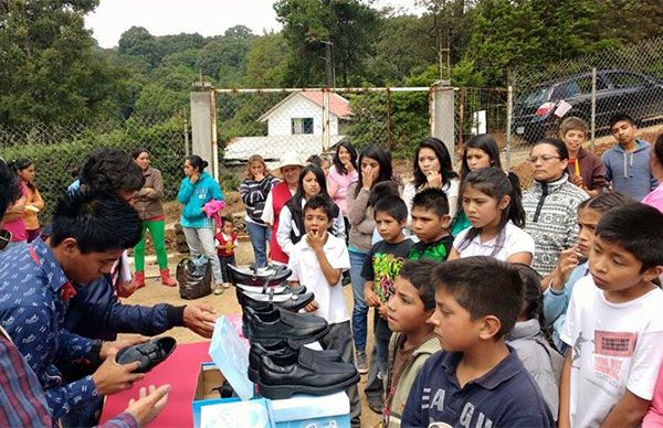 Sigue cosechando sonrisas entrega de zapatos en Nicolás Romero