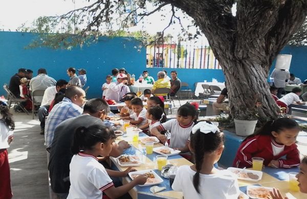 Celebran a los padres de familia en Villa Hidalgo