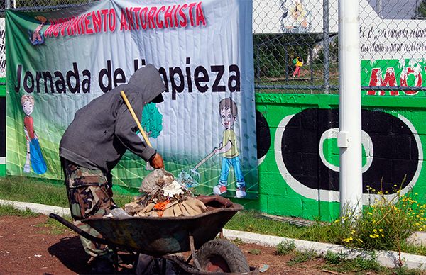 Vecinos de Chicoloapan realizan Jornada de Limpieza por desatención de los servicios del ayuntamiento