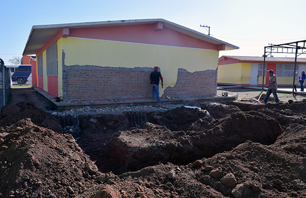 Inicia construcción de sanitarios en el Jardín de Niños Profra.Luz del Carmen Ocón