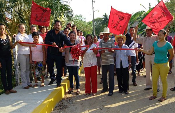 Antorcha y autoridades municipales inauguran obras en José Azueta