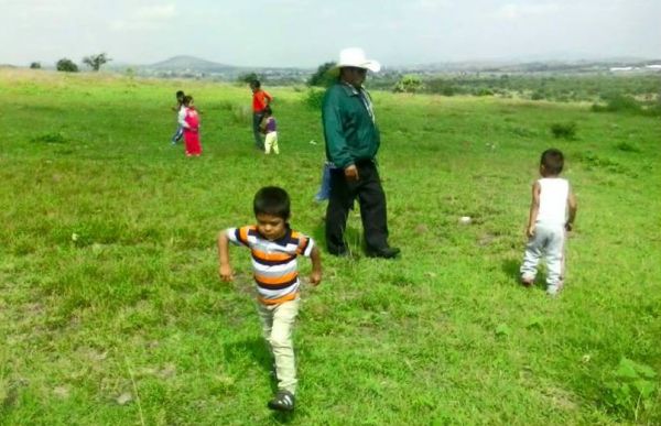 Entregan predio a familias desalojados desde hace tres años