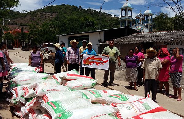 Logra Antorcha fertilizante para más de 100 campesinos de Quechultenango