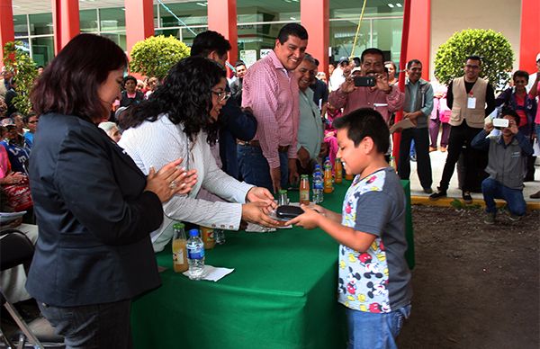 Entregan lentes gratuitos