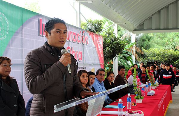 Escuela con 70 años de fundación se beneficia con techumbre