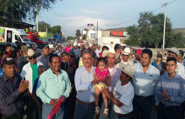 Inauguran reencarpetado de carretera en Leoncito