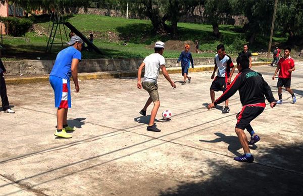 Continúa antorcha impulsando el deporte en colonias populares