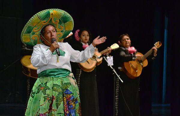 Adultos mayores demuestran talento