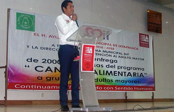 Entrega de canastas alimentarias a quienes han forjado el municipio