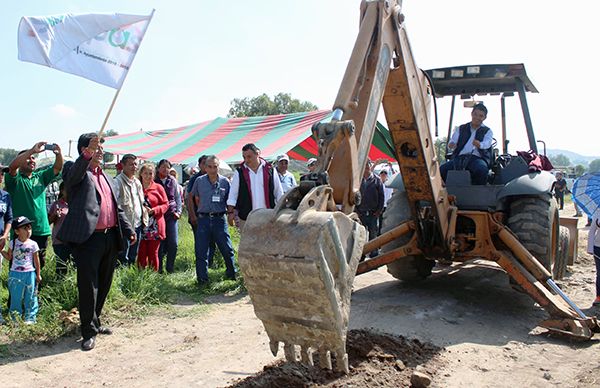 Banderazo de inicio para la introducción de drenaje sanitario