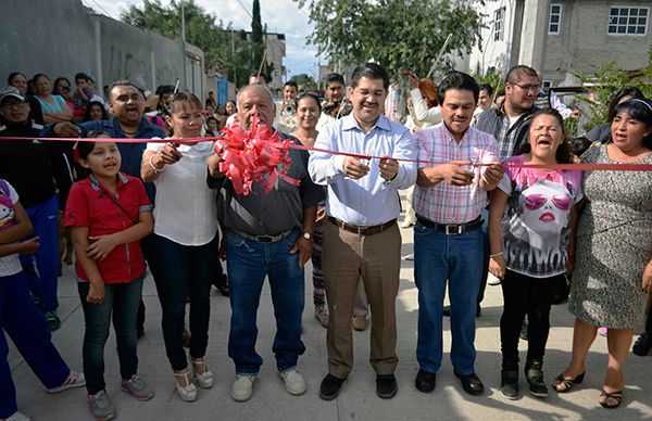 En Cuautlalpan estrenan pavimento gestionado por Movimiento Antorchista