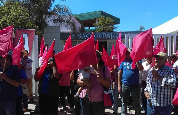 Campesinos se manifiestan en Sagarpa