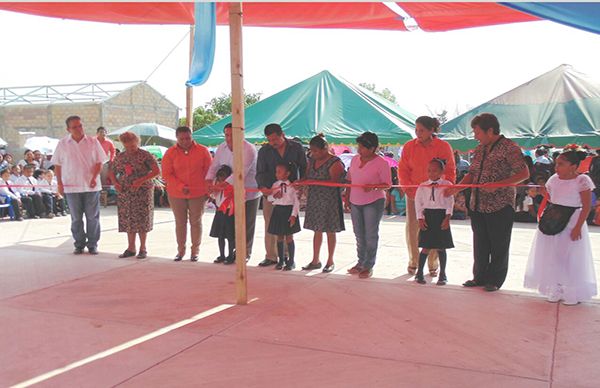 Antorcha festeja inauguración de obras educativas y clausura de fin de cursos en Coatzacoalcos