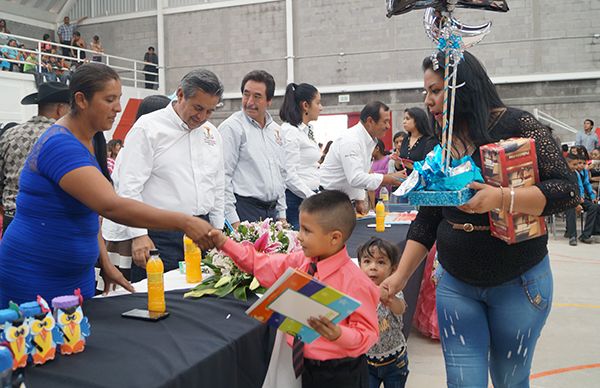 Más de 100 estudiantes egresan de escuelas impulsadas por el Movimiento Antorchista