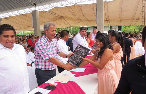 Se gradúa la generación 2012-2016 del CBTa 136 y ECERR de Tantoyuca