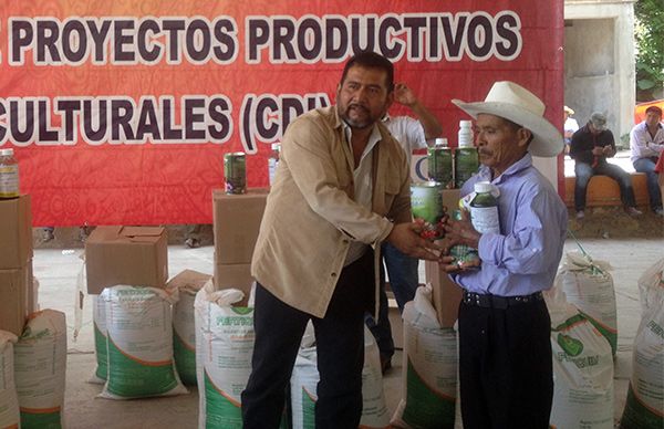 Logra Antorcha más insumos agrícolas para el campo de La Montaña