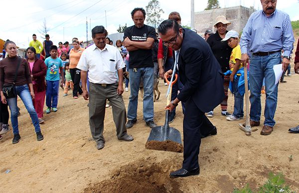 Continúa Antorcha iluminando colonias populares