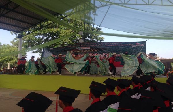 CECyTE VII de Chapulhuacanito realiza ceremonia de graduación.