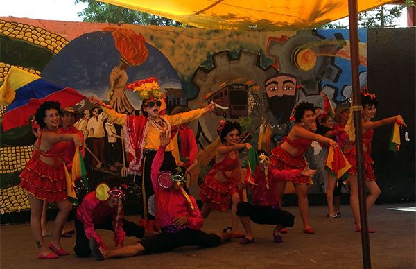 Antorcha presenta encuentro de folklore latinoamericano en Chimalhuacán