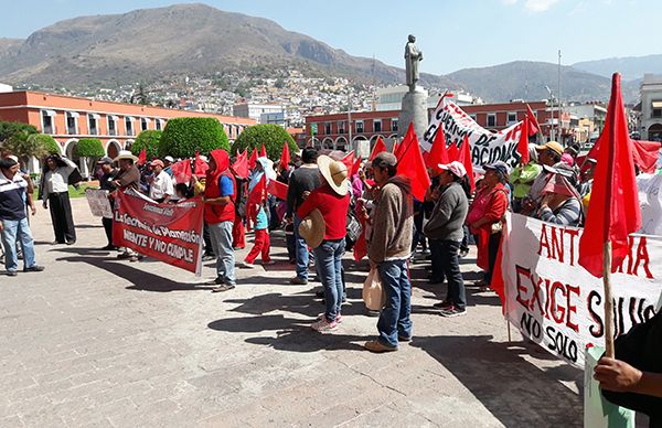 Sin concluir obra de electrificación en Mixquiahuala