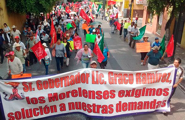 Arranca marcha de 20 mil morelenses; Graco Ramírez no cumple acuerdos 