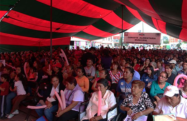 Entrega de apoyos a la vivienda y canasta alimentaria municipal