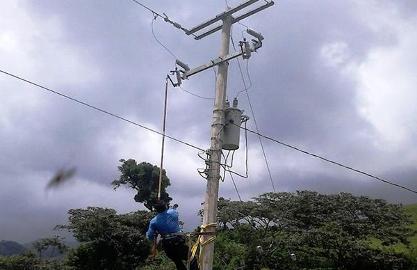 Inicia segunda etapa de electrificación en colonia antorchista de Coatzacoalcos