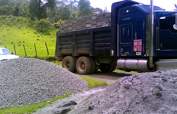 Entregan apoyos para el mejoramiento a la vivienda a población otomí