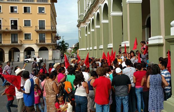 Colonos demandan cumplimiento de obras al ayuntamiento de Córdoba