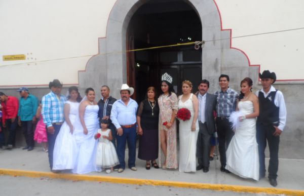 Ayuntamiento de Santo Domingo realiza boda colectiva.