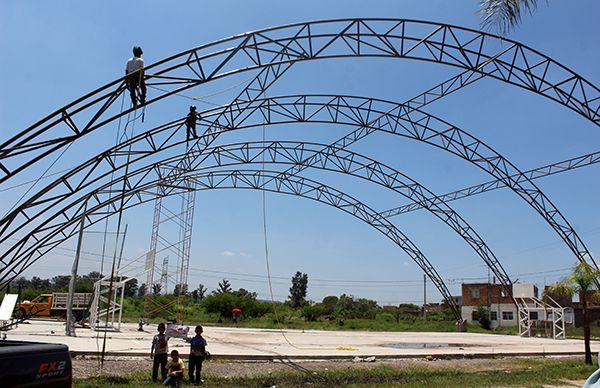 Construyen techumbre de espacio deportivo en Prados de Santa Lucía