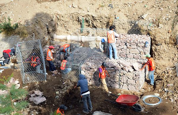 Dan mantenimiento a sistema de drenaje de Chimalhuacán