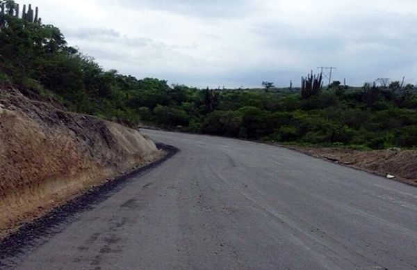 Rebasa el 50 por ciento avance de obra carretera en San Gabriel