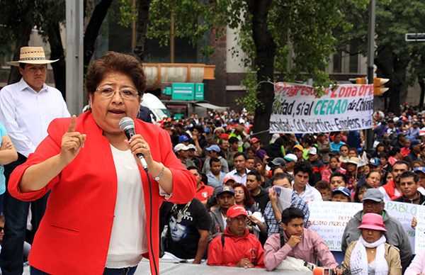 Chimalhuacanos se manifiestan en Senado de la República