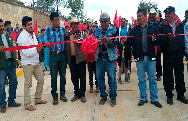 Inauguran pavimentación de calle en La Unión