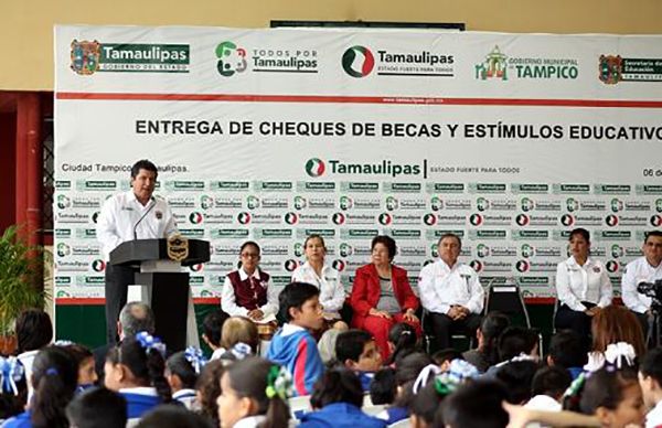 Tampiqueños solicitan becas para alumnos de escasos recursos