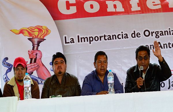 En Tlachaloya, llevan conferencia La importancia de organizarse con Antorcha