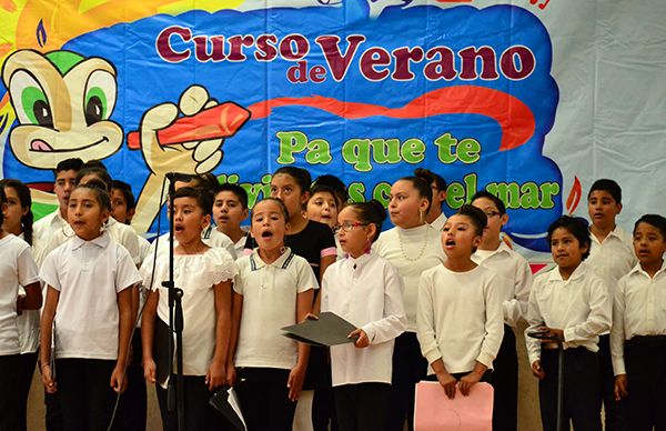  Finalizan cursos de verano en casa de cultura municipal