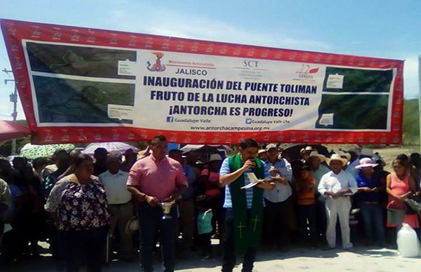  En Toliman, inauguran puente vehicular gestionado por antorchistas