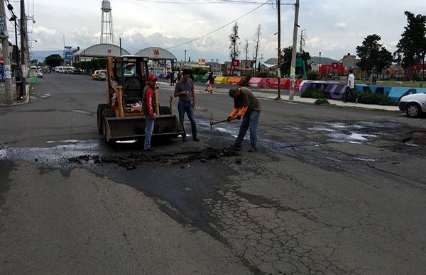  Realizan trabajos de bacheo en avenidas principales