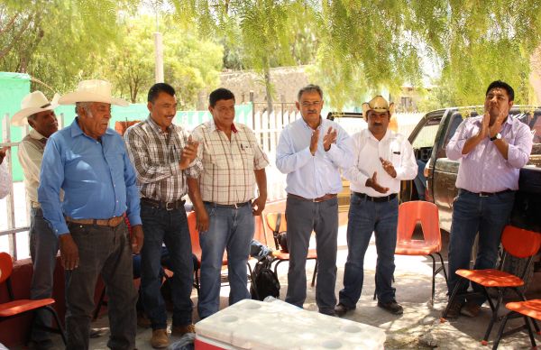 Banderazo de arranque para la remodelación de La Escuela  Primaria en Llano del Carmen.