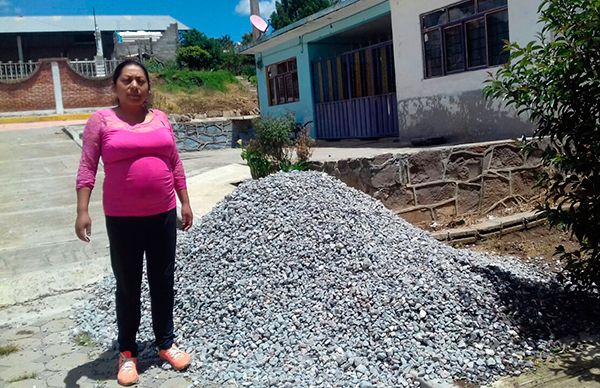 Habitantes de La Soledad reciben material para vivienda