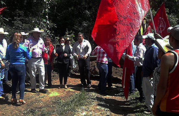  Antorcha logra pavimentación de camino de Sultepec