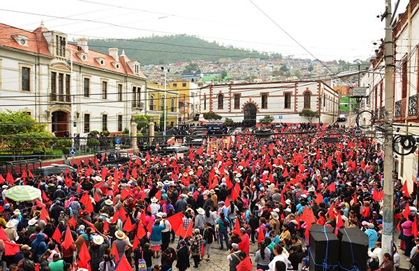 Marchan 10 mil pachuqueños por incumplimientos de Eleazar