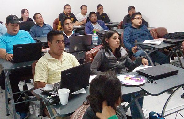 Docentes de Tlaxcala se informan respecto al nuevo modelo educativo