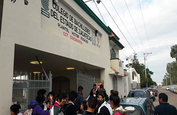 Sigue manifestación en COBAEZ; Rafael Sánchez sostiene personal impuesto