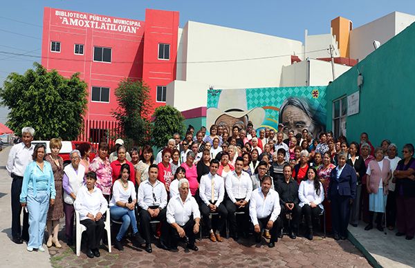 Develan mural en honor a los adultos mayores