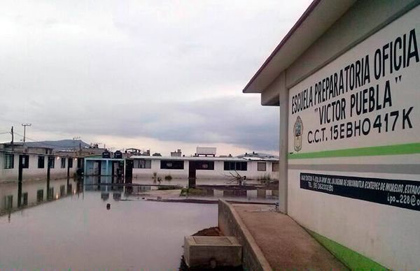 Primera semana de clases entre agua y lodo en Ecatepec